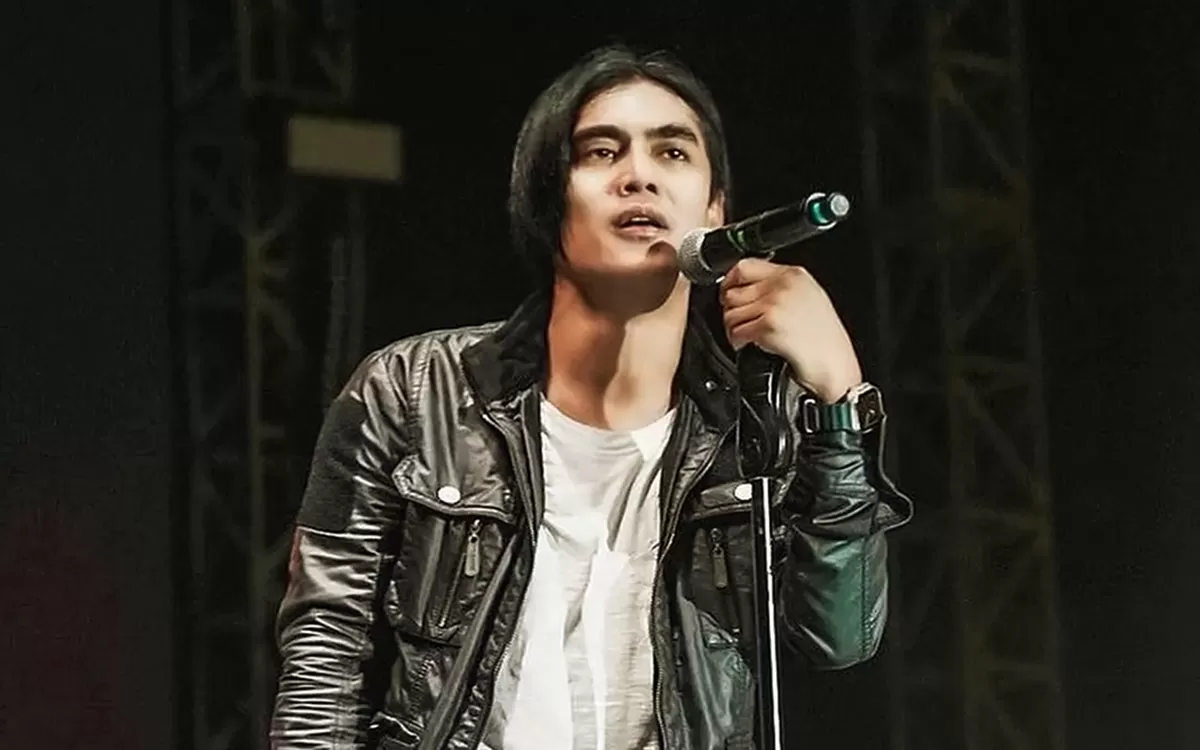 Charly van Houten soroti polemik cover lagu Anisa Bahar yang diubah liriknya jadi bernuansa vulgar hingga singgung profesionalitas (Instagram/charly_setiaku)