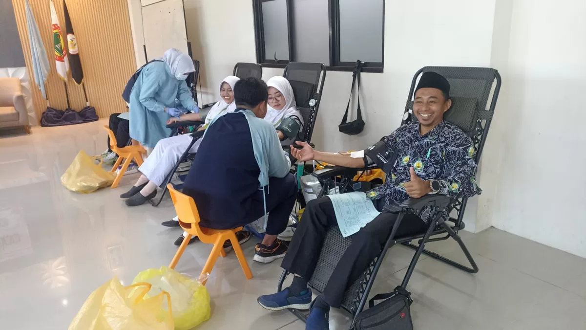 BEM) STIKES Bhakti Al Qodiri Jember, mereka kompak menggelar aksi donor darah dan sukses menyumbangkan 28 kantong darah ke Unit Donor Darah (UDD) PMI Kabupaten Jember 