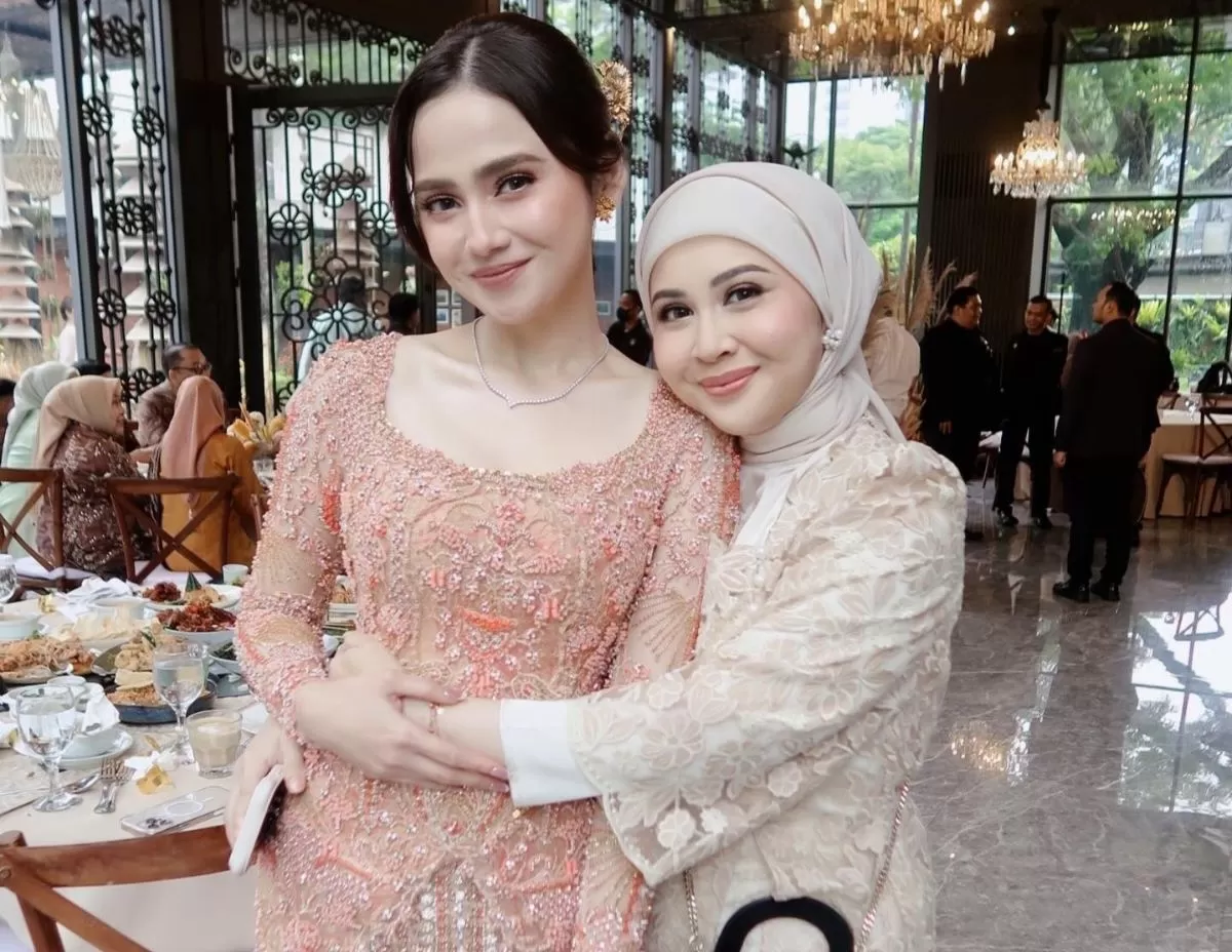 Kesha Ratuliu segera beberkan bukti berupa kronologi awal saat El Rumi mulai PDKT dengan Syifa Hadju yang waktu itu baru dikabarkan putus dari kekasihnya, Rizky Nazar (Instagram/@kesharatuliu05)