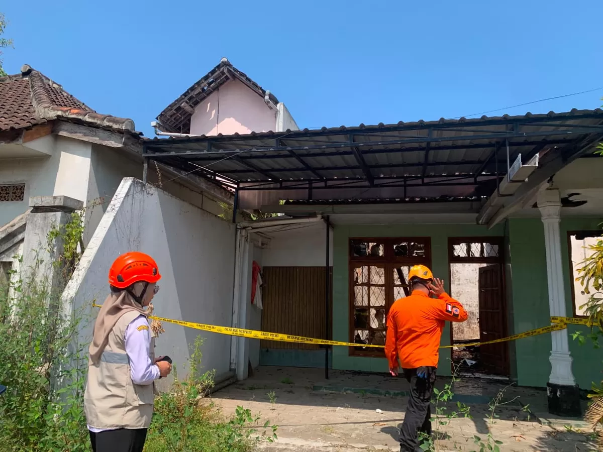 Penanganan kebakaran di Jember oleh BPBD (Dok BPBD Jember)