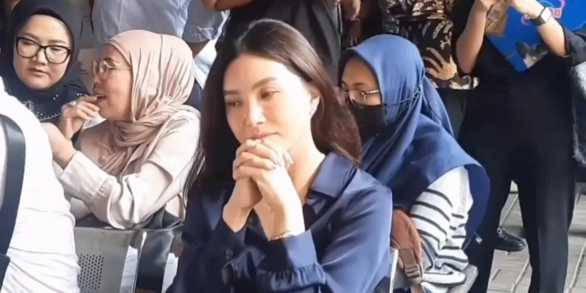 Sarwendah hadiri sidang perdana gugatan hak asuh anak oleh Ruben Onsu  (YouTube Cumicumi )