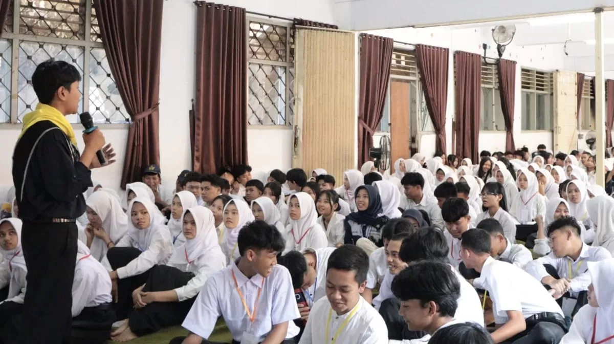 11 sekolah mitra PMI Kabupaten Jember memanfaatkan momen awal masuk sekolah ini untuk menanamkan budaya kesiapsiagaan bencana 
