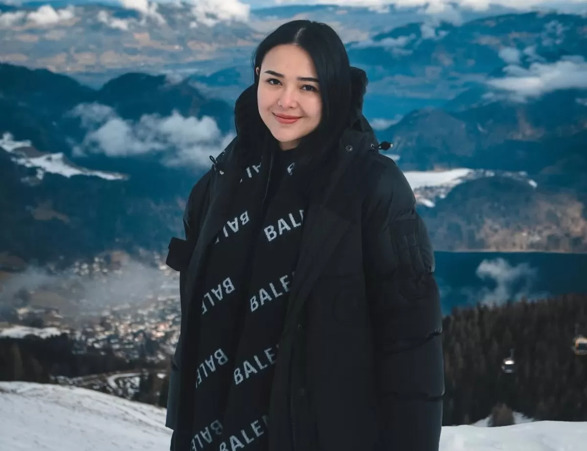 Video Amanda Manopo yang tengah membuat kopi susu untuk Kenny Austin viral usai ramai beredar di media sosial, terutama TikTok (Instagram/@amanda_manopo)