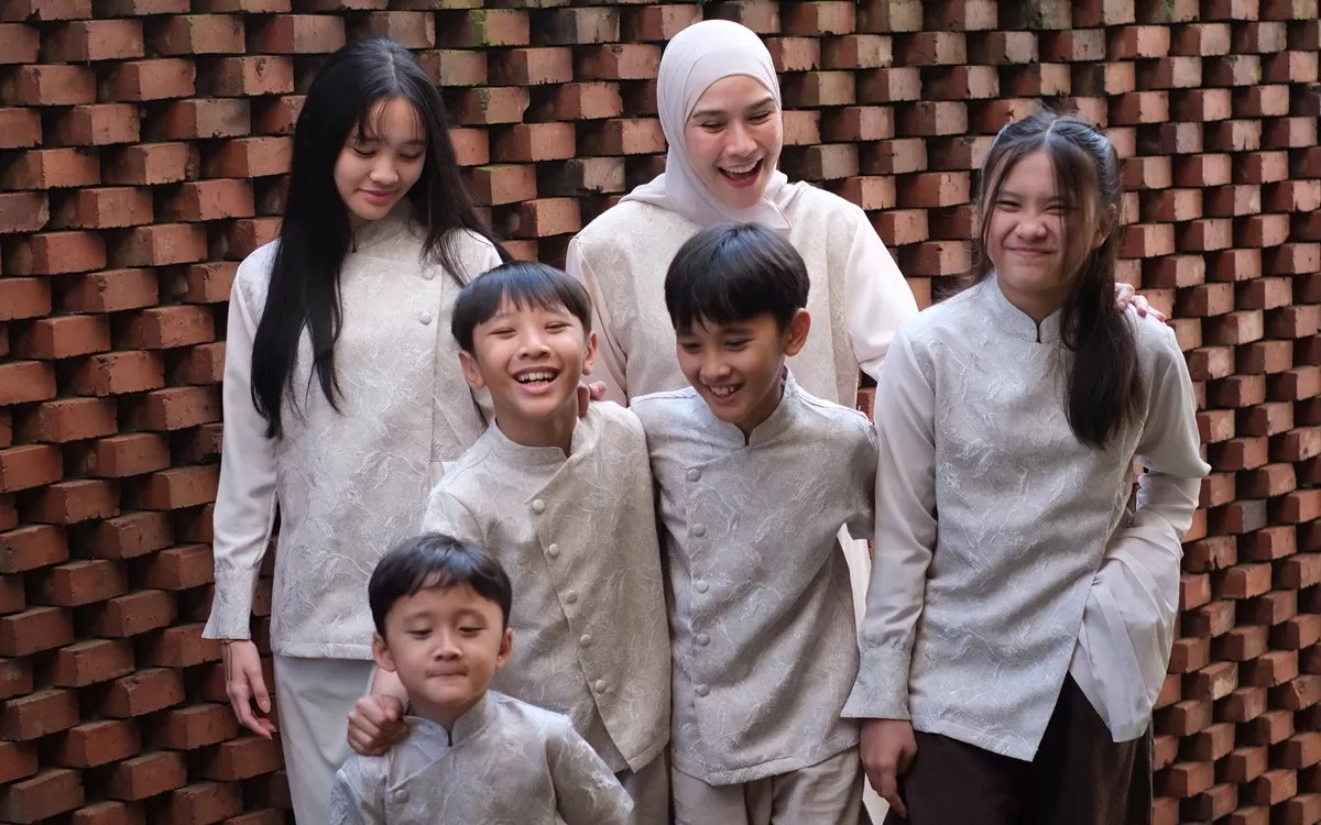 Potret Zaskia Adya Mecca bersama kelima anak-anaknya yang ikut merasakan euforia piala dunia 2026 (Instagram/zaskiadyamecca)