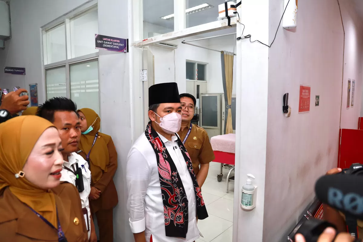 Bupati Jember Muhammad Fawait saat tinjau puskesmas. (Dok Diskominfo Jember)