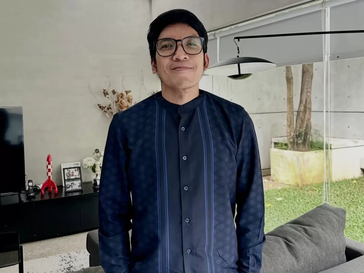 Desta sampaikan terkait keputusannya untuk menjalani operasi lensa mata pasca sebelumnya sempat tertunda (Instagram/@desta80s)