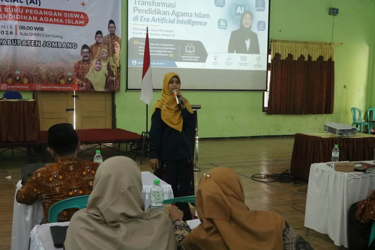 Narasumber sedang menyampaikan materinya. (SketsaNusantara.id)
