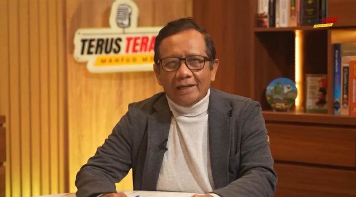 Potret Mahfud MD sampaikan surat terbuka untuk Presiden Prabowo menyoroti perkembangan hukum makin mengkhawatirkan di tengah penanganan kasua Febrie Adriansyah  (Youtube Mahfud MD Official)