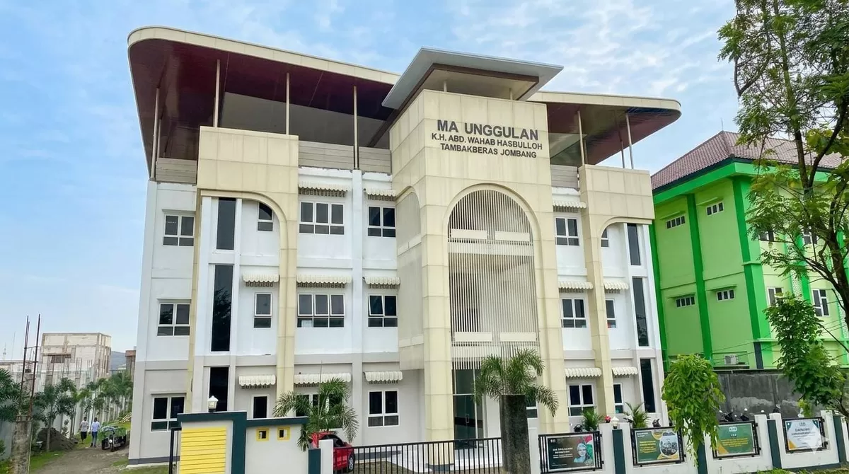 Gedung MA-UWH Tambakberas, Jombang, salah satu lokasi yang akan dijadikan penginapan peserta Muktamar NU ke 35. (SketsaNusantara.id)