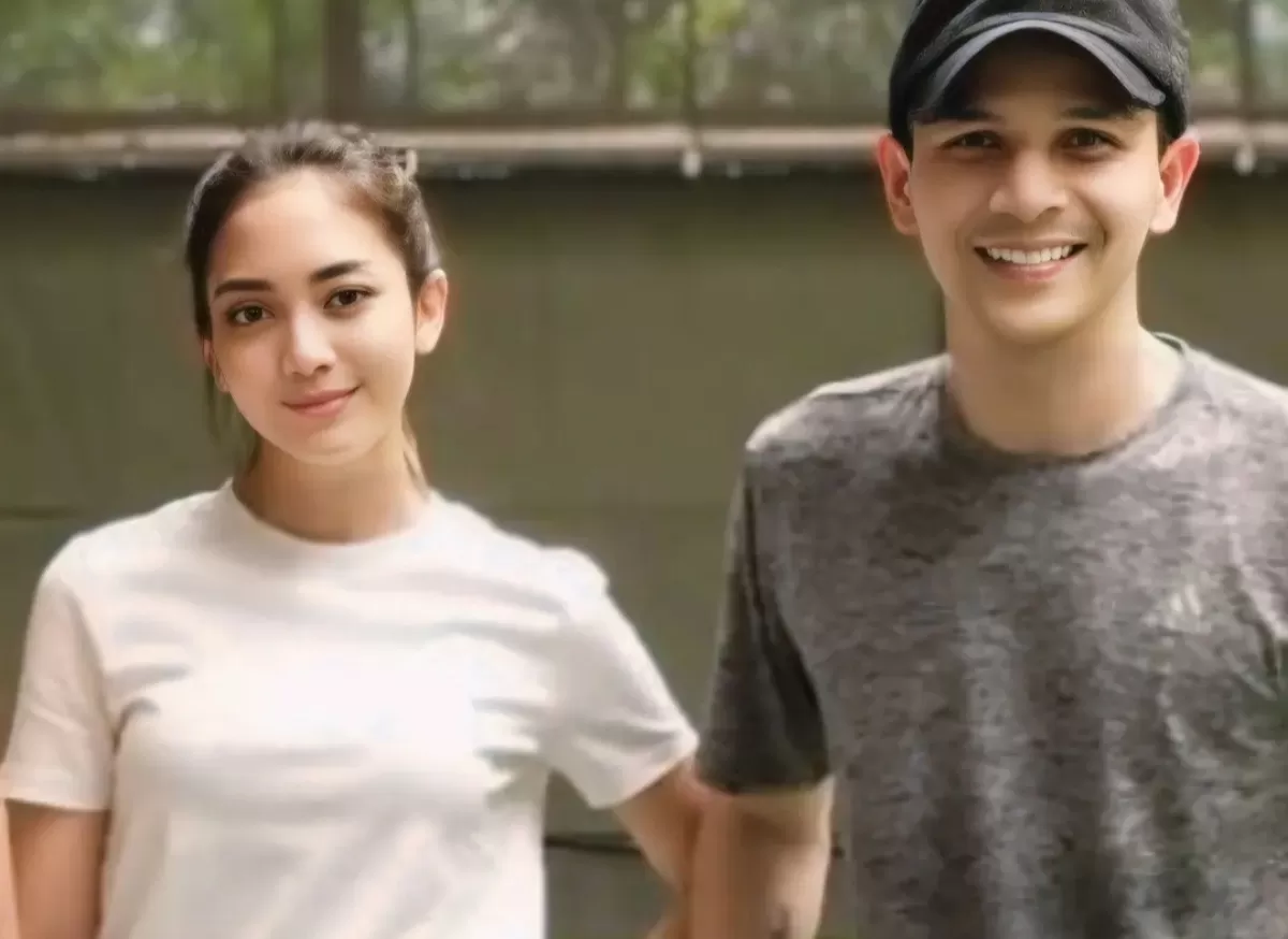 Jonathan Frizzy dan Ririn Dwi Ariyanti dikabarkan akan segera membawa hubungan asmara mereka ke jenjang yang lebih serius (Instagram/@tema_rossa_nindya_sh)