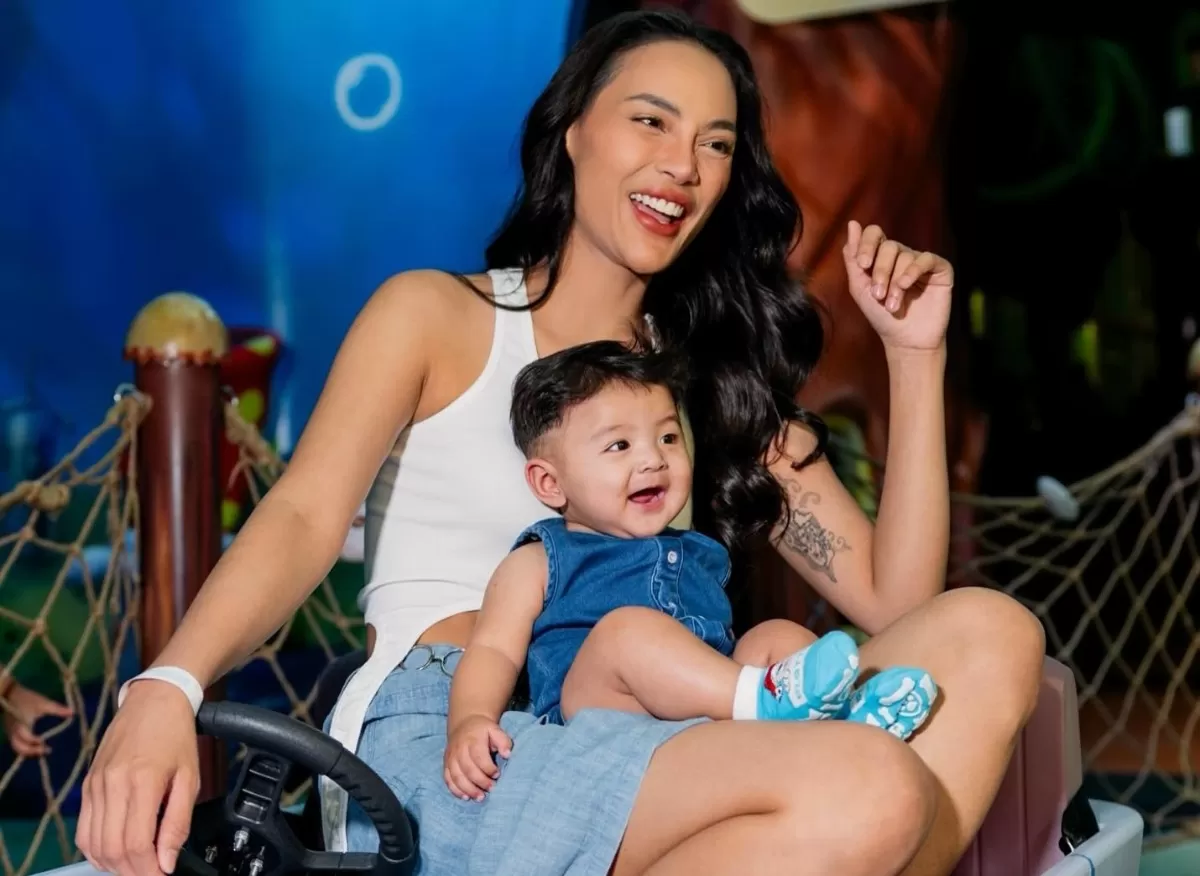 Erika Carlina senantiasa berharap yang terbaik untuk putranya, Andrew Rexy Neil walau sampai hari ini statusnya masih single parent tanpa sosok seorang ayah (Instagram/@eri.carl.)