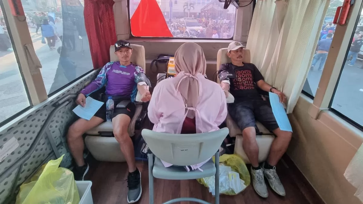 Palang Merah Indonesia (PMI) Kabupaten Jember turut ambil bagian dalam memeriahkan peringatan Hari Koperasi yang diselenggarakan oleh Dewan Koperasi Indonesia (Dekopin)