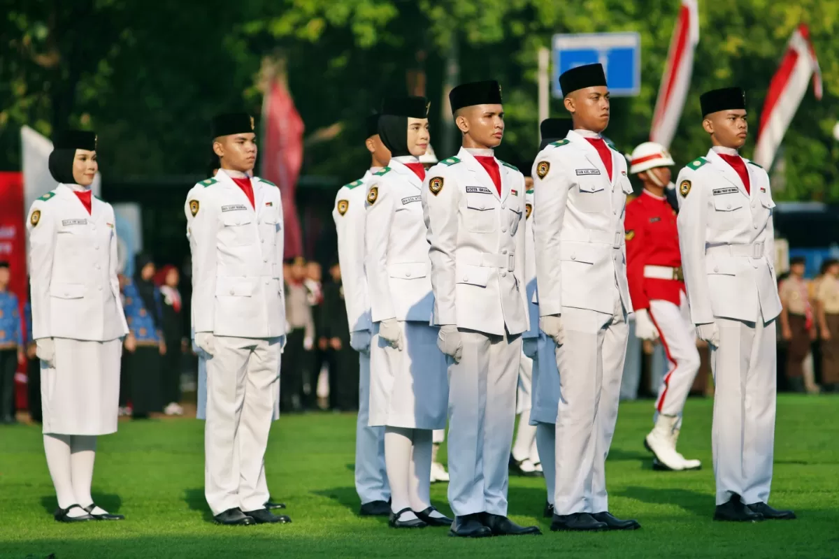 Yel-yel seru untuk gerak jalan 17 Agustus 2026. (Pexels.com/Heru Dharma)