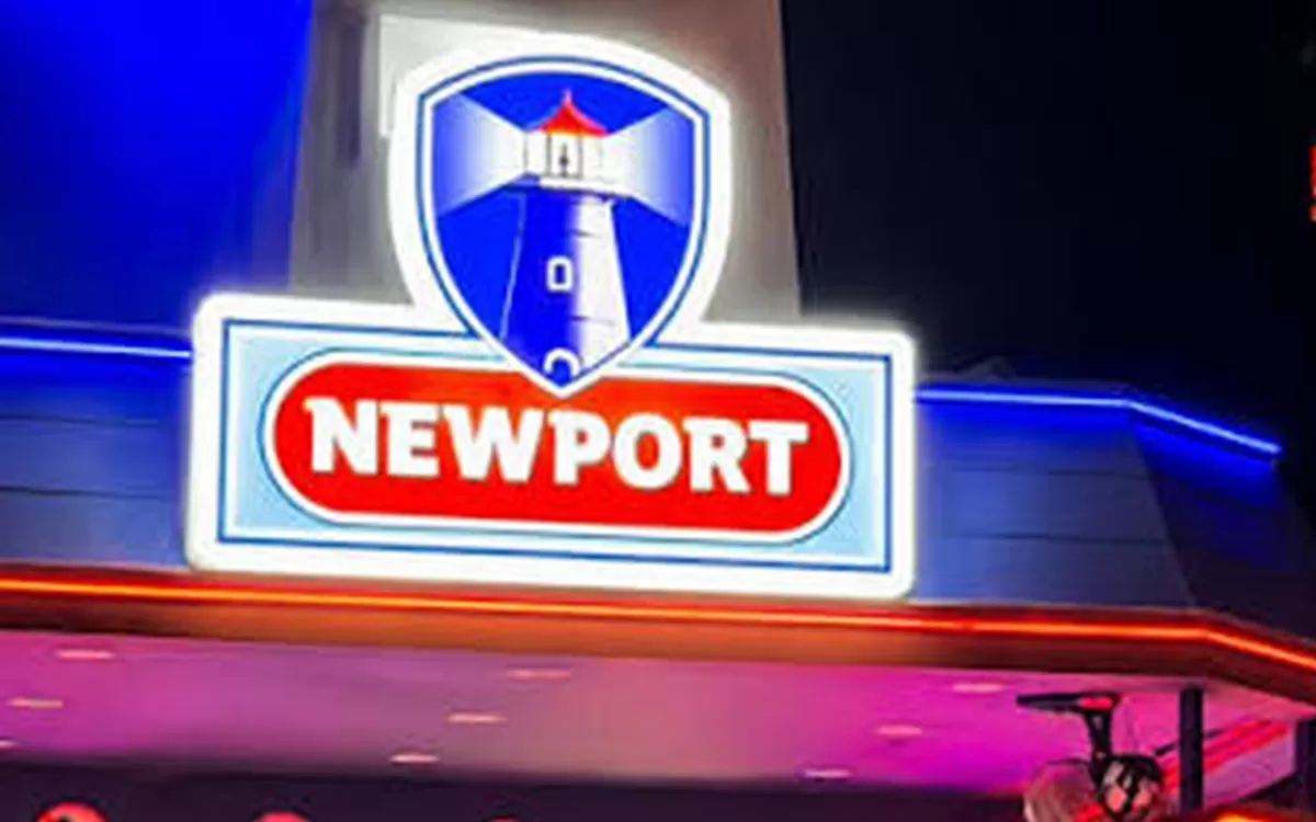 Potret booth Newport yang menuai kontroversi setelah challenge hafalan qur'an berhadiah miras viral, hingga perusahaan yang memasarkan produk tersebut diboikot warganet (X/LambeSaham)