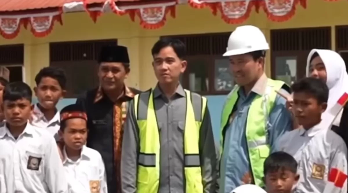 Kunjungan Gibran Rakabuming Raka ke Aceh mencuri perhatian publik usai wapres terekam main karet saat berdialog dengan warga (Instagram/gibran_rakabuming)