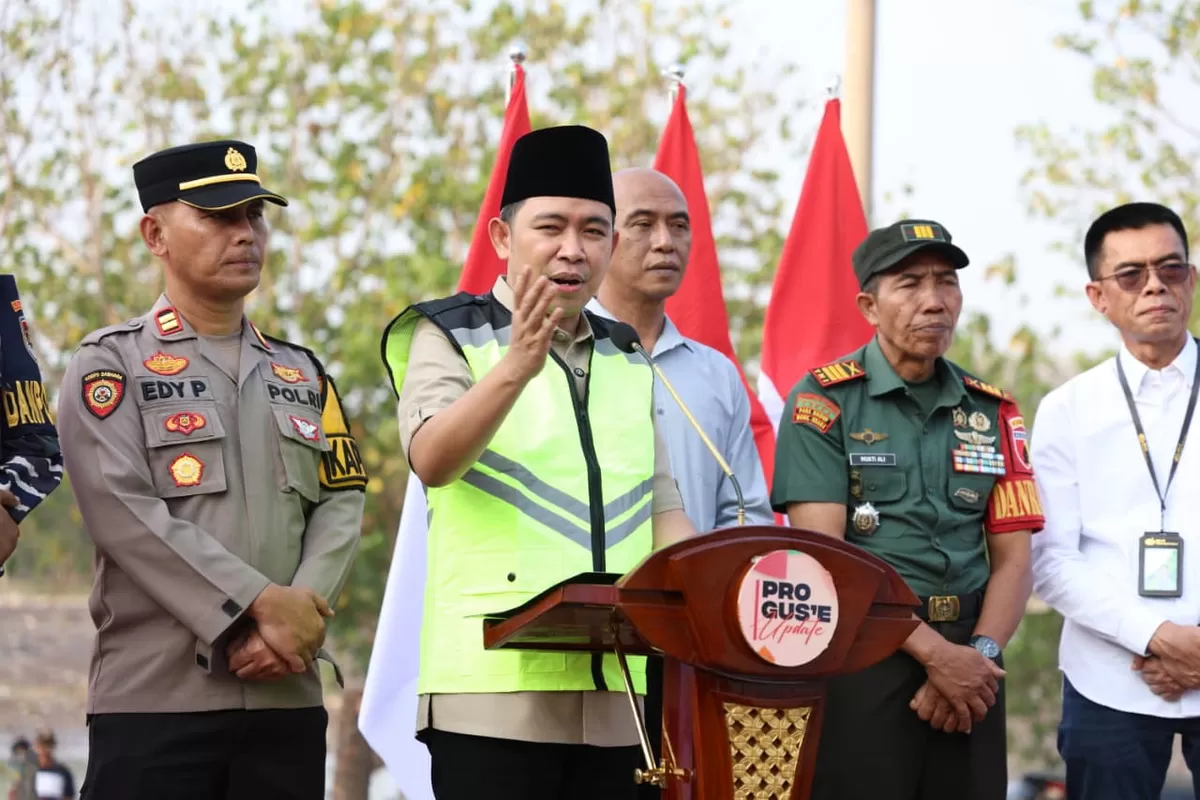 Bupati Jember Gus Fawait saat memberikan penjelasan. (M Purnomo/ SketsaNusantara.id)