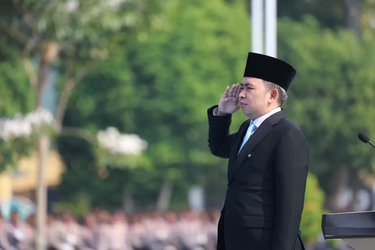 Bupati Jember Muhammad Fawait saat upacara. (M Purnomo/SketsaNusantara.id)