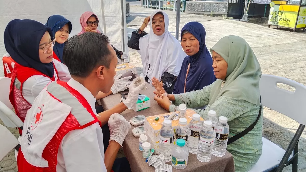 Dukung Muktamar ke-35 NU, PMI Jember Terjunkan Tim Medis dan Layanan Relaksasi Gratis di Jombang.