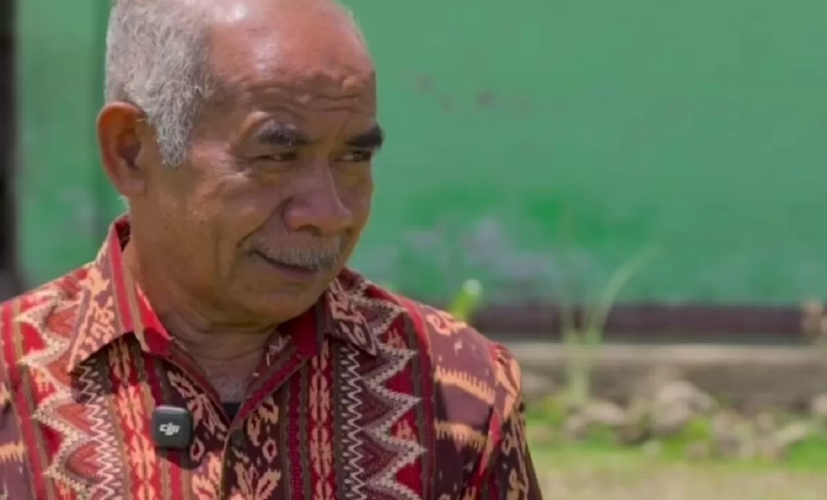 Agustinus Nitbani guru honorer di NTT yang viral mengaku dapat gaji Rp223.000 per bulan.  (Instagram/withsulii)