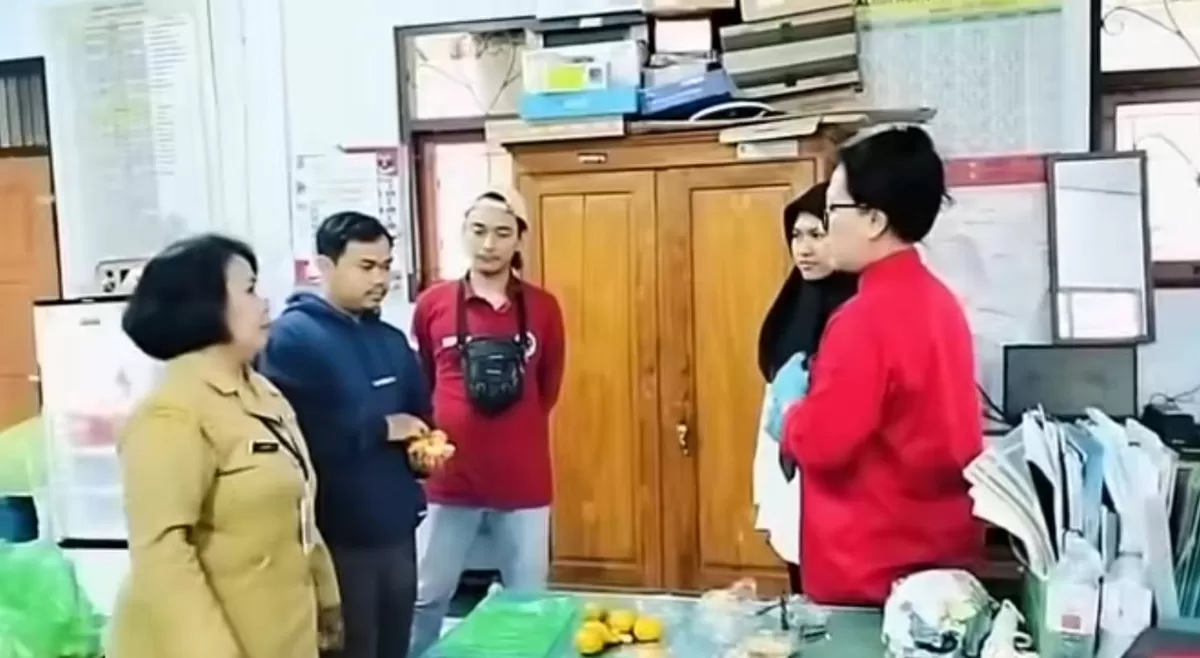 Kepala sekolah di Salatiga memprotes menu MBG saat Ramadan (TikTok/kabarin.aja)