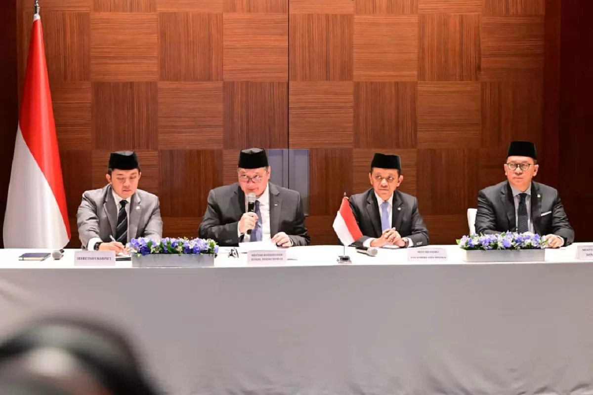 Menko Perekonomian Airlangga Hartarto umumkan kebijakan WFH bagi ASN tiap Jumat (Setkab)