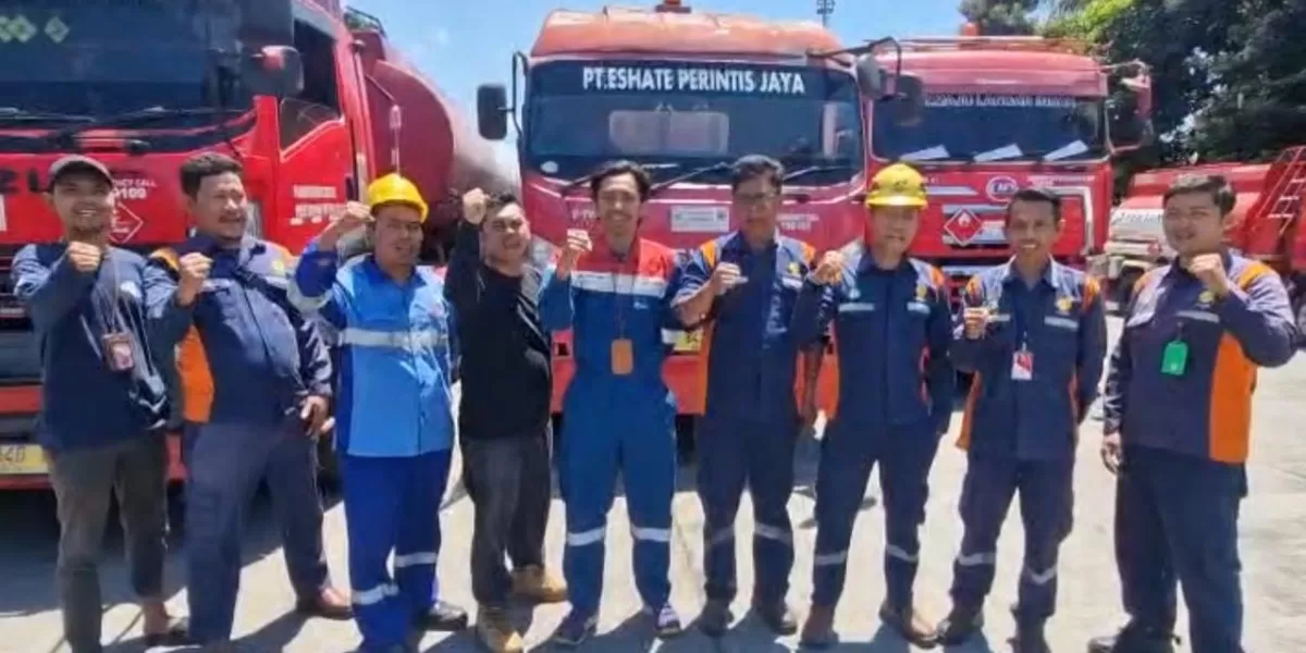 Insiden kemacetan panjang yang sempat terjadi di jalur utama menuju Pelabuhan Ketapang, Banyuwangi, Jawa Timur yang kini berhasil terurai. (Ist)