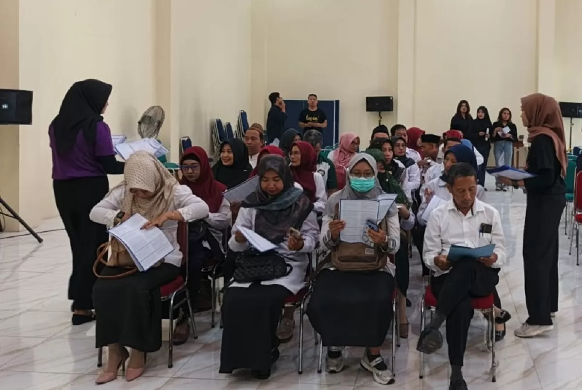 Guru lulusan PPG 2025 membuat rekening baru untuk penyaluran TPG (Kemenag Jateng)