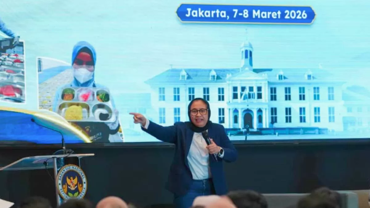 Kepala BGN Nanik S Deyang tak mau berkomentar soal nasib motor listrik untuk program MBG (BGN)