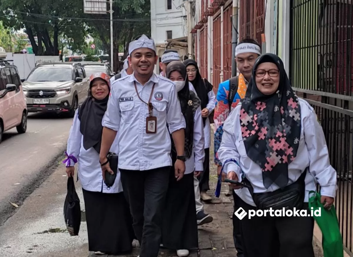PGMM ajak guru madrasah swasta sampaikan aspirasi di depan gedung DPR RI pada 20 Mei 2026 (Portaloka.id/Arman)
