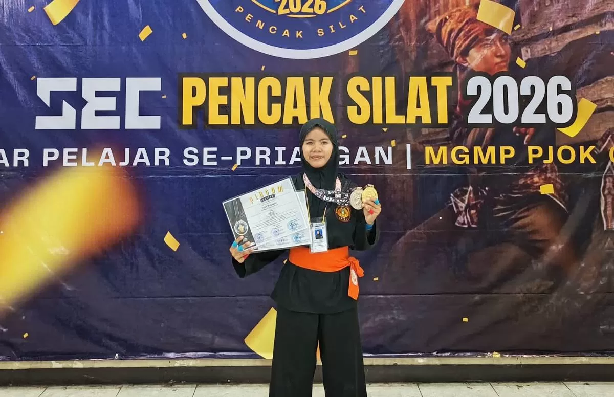 Feby Yuliasari, siswi kelas IX MTsS Janggala Ciamis peraih medali emas dan perak kejuaraan pencak silat tingkat Priangan (Istimewa)