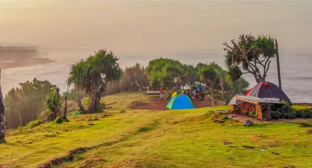 Puncak Guha, salah satu spot healing di Garut, Jawa Barat (Instagram @zenalarippp - @puncakguha)