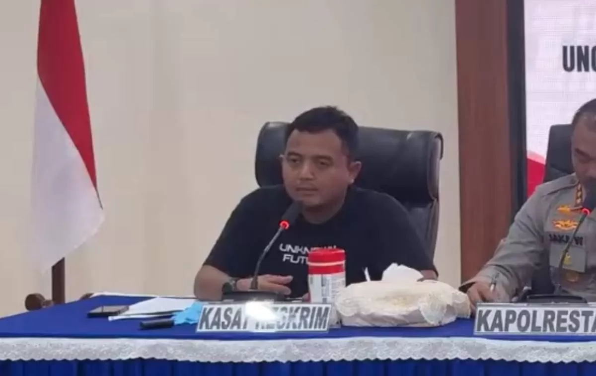 Kasat Reskrim Polresta Pati Kompol Dika Hadian Widya Wiratama benarkan laporan kasus Ponpes Ndholo Kusumo Pati sejak 2024.  (YouTube/Polresta Pati)