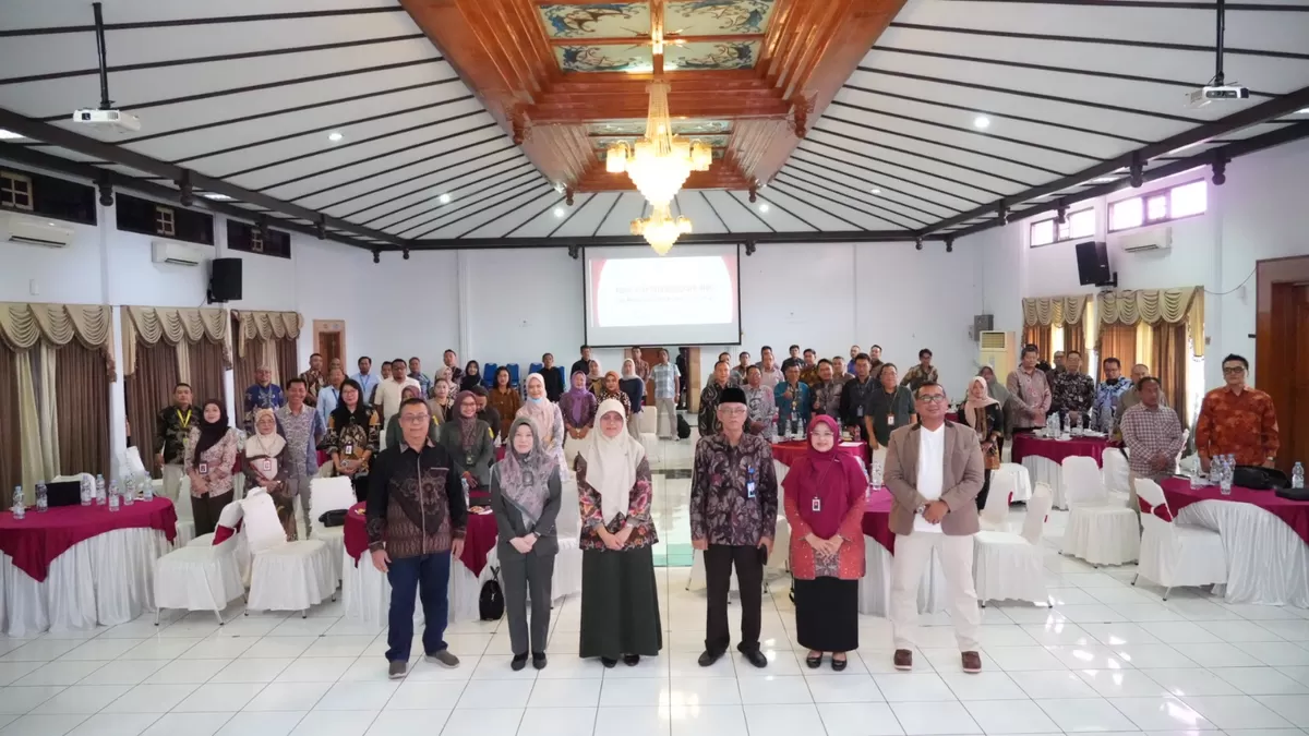 Focus Group Discussion (FGD) yang diselenggarakan di Gedung Adipura, Kota Tegal, Selasa 12 Mei 2026. (OJK Tegal)