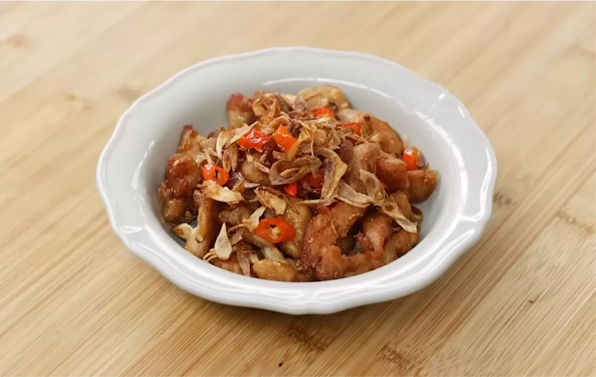 Cara membuat ayam goreng bawang merah ala Chef Devina (YouTube Devina Hermawan)