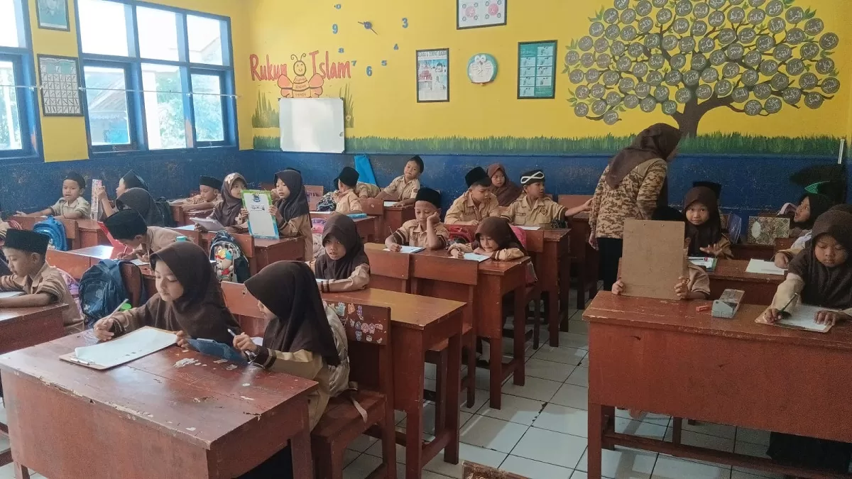 Suasana Kegiatan Belajar Mengajar di Madrasah Ibtidaiyah As Syukuriyah Sukabumi, Jawa Barat (Istimewa)
