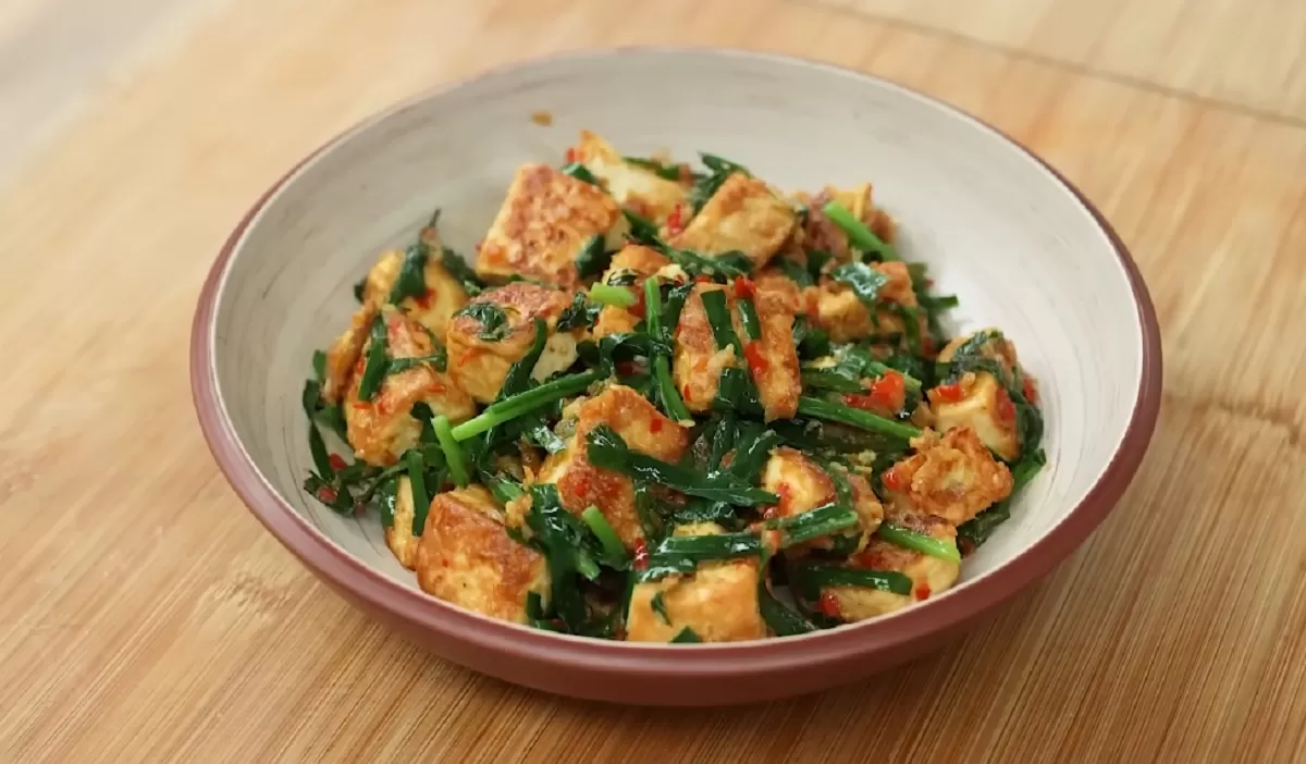 Resep oseng tahu telur kucai ala Chef Devina (YouTube Devina Hermawan)