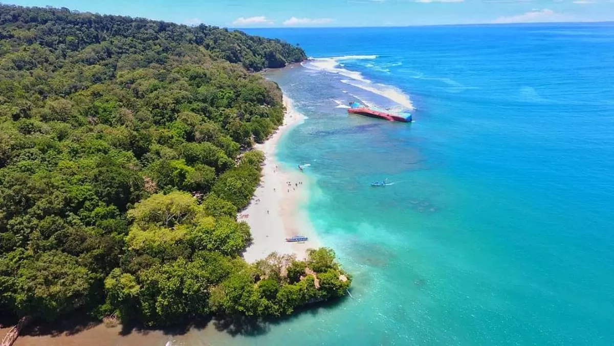 Pantai Pangandaran salah satu destinasi wisata populer di Jawa Barat (Pemkab Pangandaran)