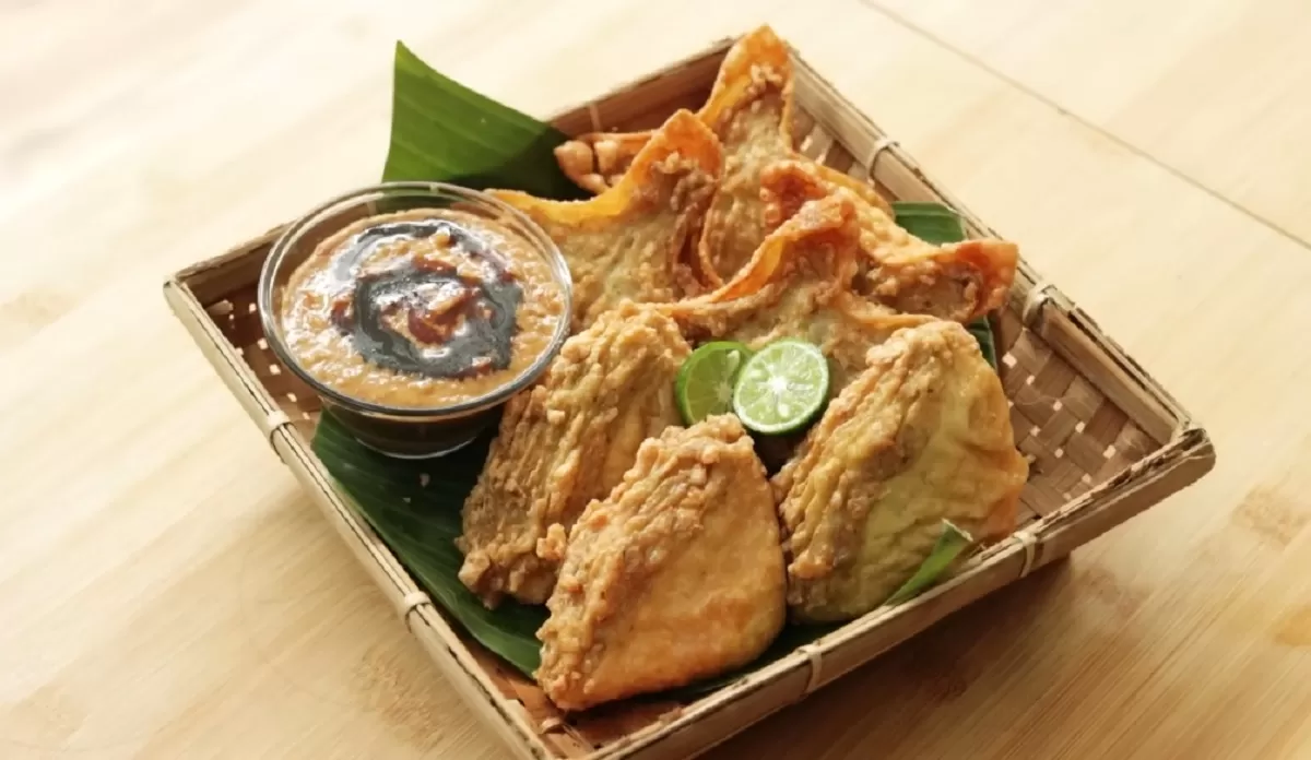 Batagor salah satu kuliner Jawa Barat yang memperoleh rating tinggi di TasteAtlas (YouTube Devina Hermawan)