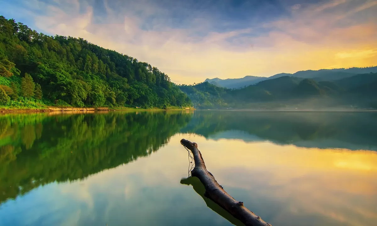 Telaga Ngebel Ponorogo, danau alami dikelilingi perbukitan (Disbudparpora Ponorogo)