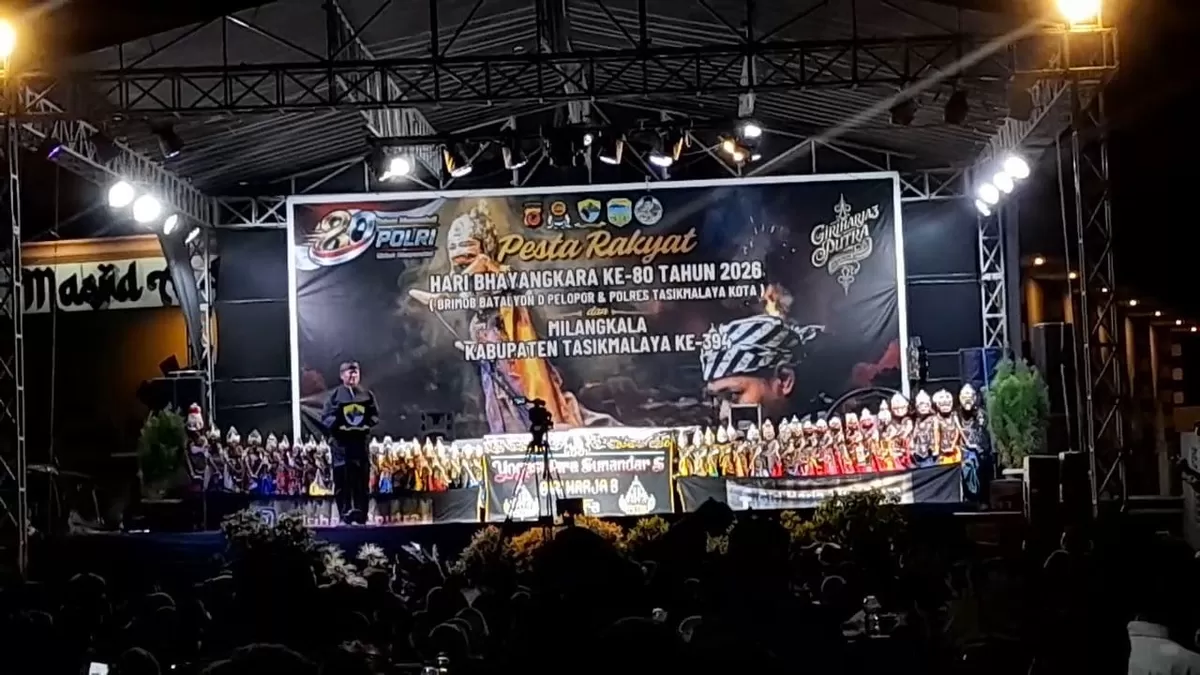 HUT Bhayangkara ke-80 Brimob Batalyon D Pelopor Cineam dimeriahkan dengan wayang golek (Ist)