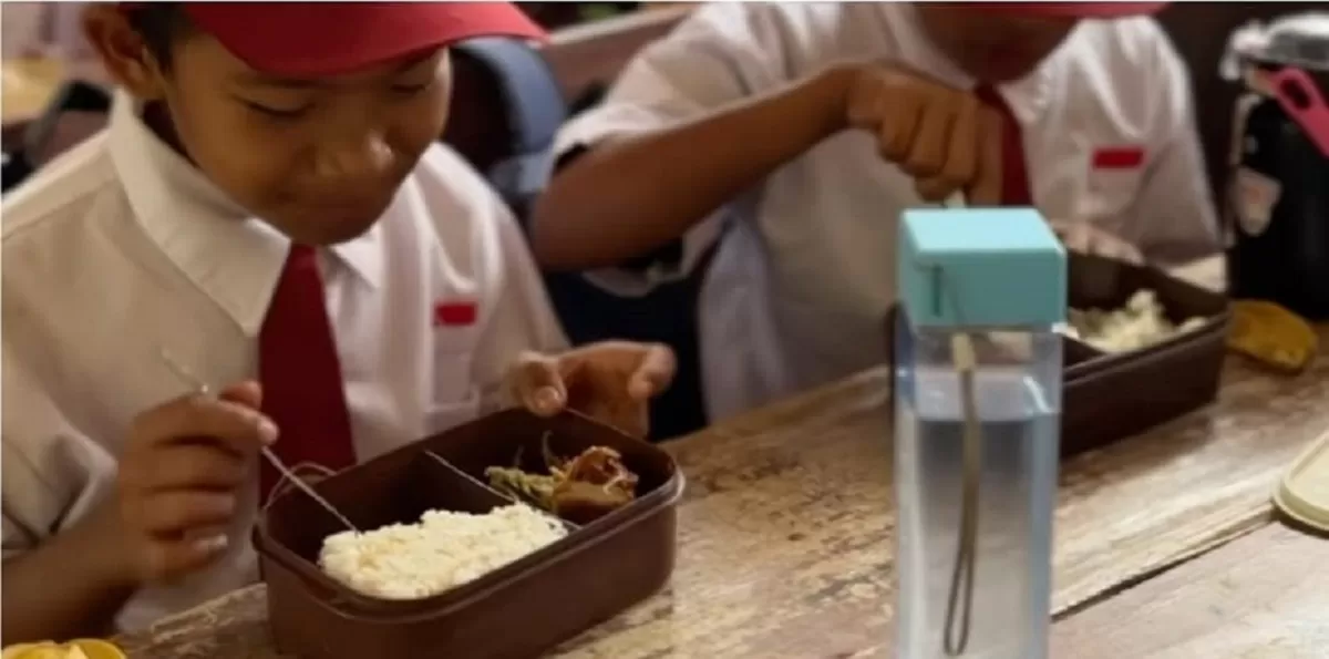 Cerita guru SD terpencil di Sulawesi Tengah yang membuat makanan untuk siswa karena belum ada MBG.  (Instagram/rskdrian)