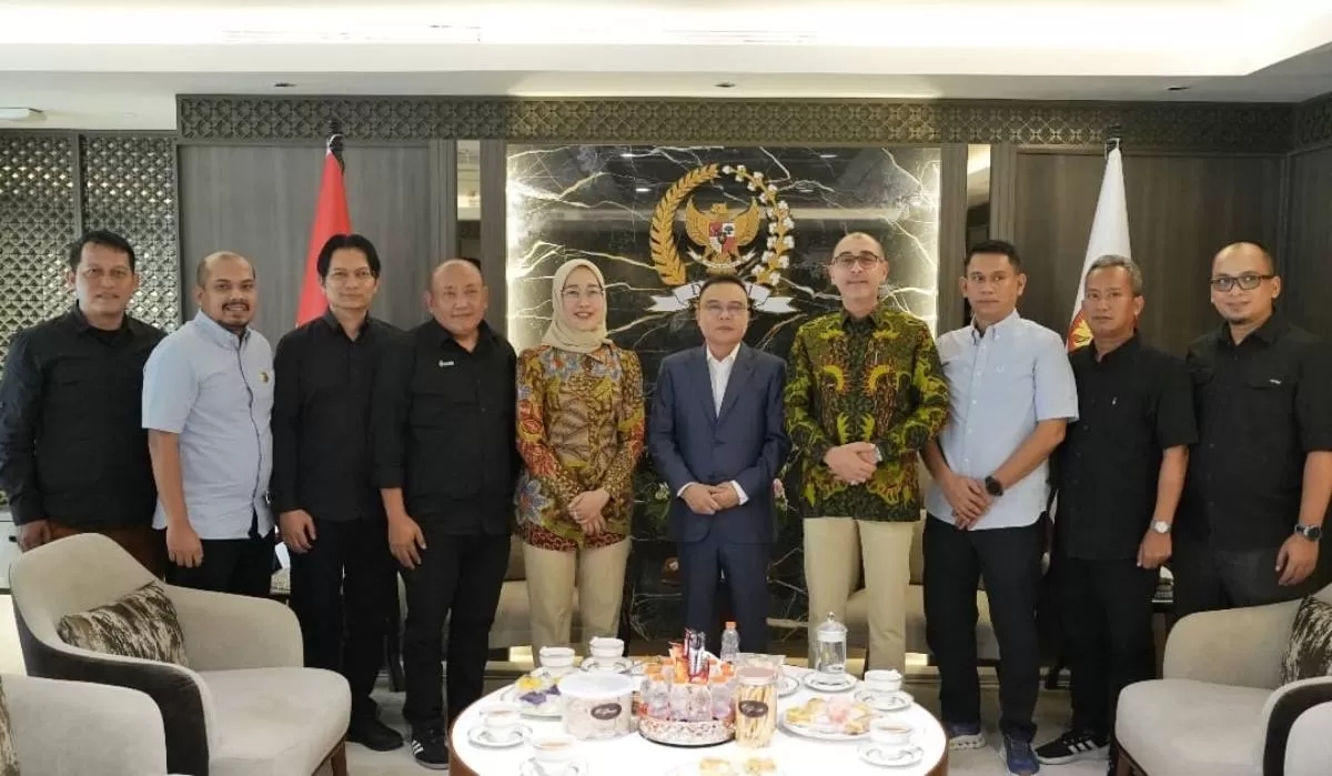 Wakil Ketua DPR RI Sufmi Dasco Ahmad bersama Komisi VI terima audiensi penyampaian aspirasi SPBUN-SGN. (Dok. DPR RI)