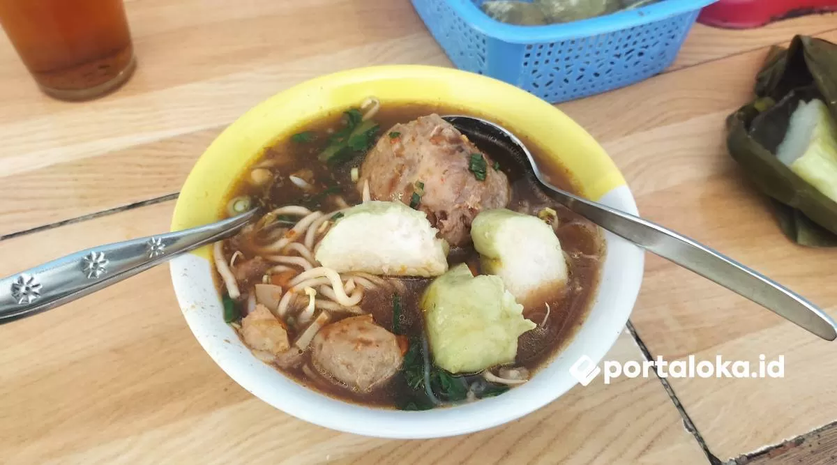 Mie Bakso Ratmin Ciamis destinasi wisata kuliner bagi pecinta bakso (Portaloka.id/Arman)