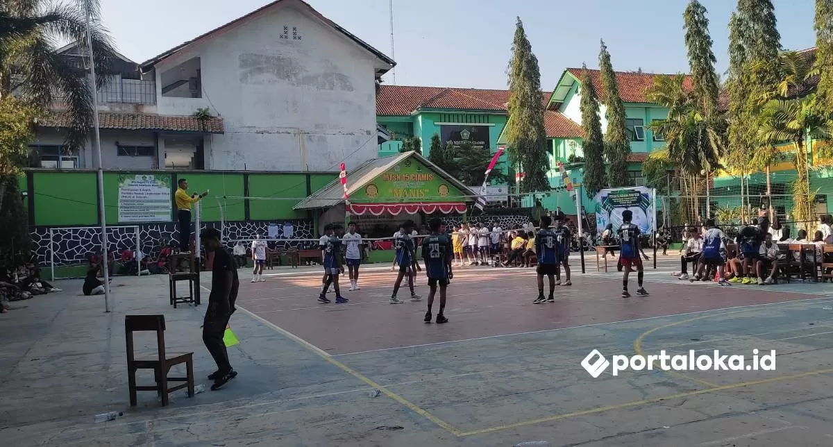 Olahraga bola voli salah satu cabang lomba dalam Porseni MTs tingkat Kabupaten Ciamis (Portaloka.id/Arman)