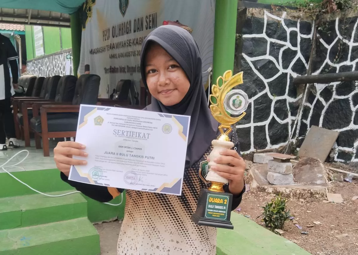 Quinsha Salsamitha Yasmin, siswi MTsS Janggala raih juara 2 bulu tangkis pada Porseni MTs Kabupaten Ciamis (Dok. Istimewa)