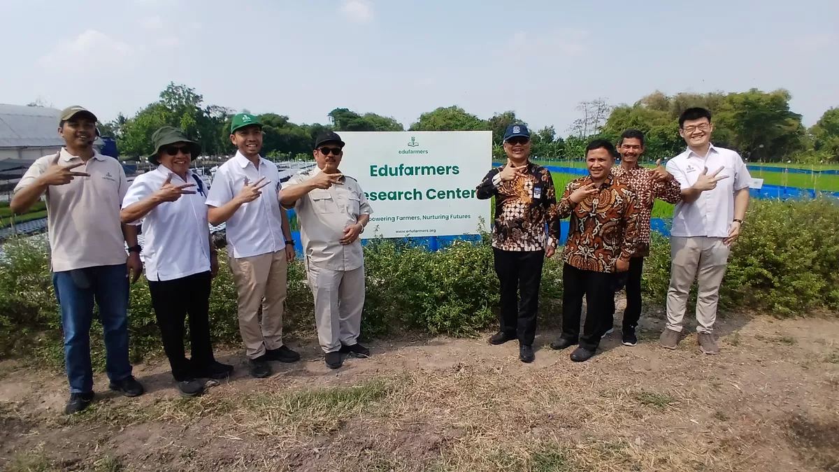 Menteri PPN/Kepala Bappenas Rachmat Pambudy meninjau penerapan riset dan teknologi pertanian berbasis data, di Research Center Yayasan Edu Farmers International (Edufarmers), Klaten, Sabtu, 22 Agustus (Portaloka.id/Wulan KP)