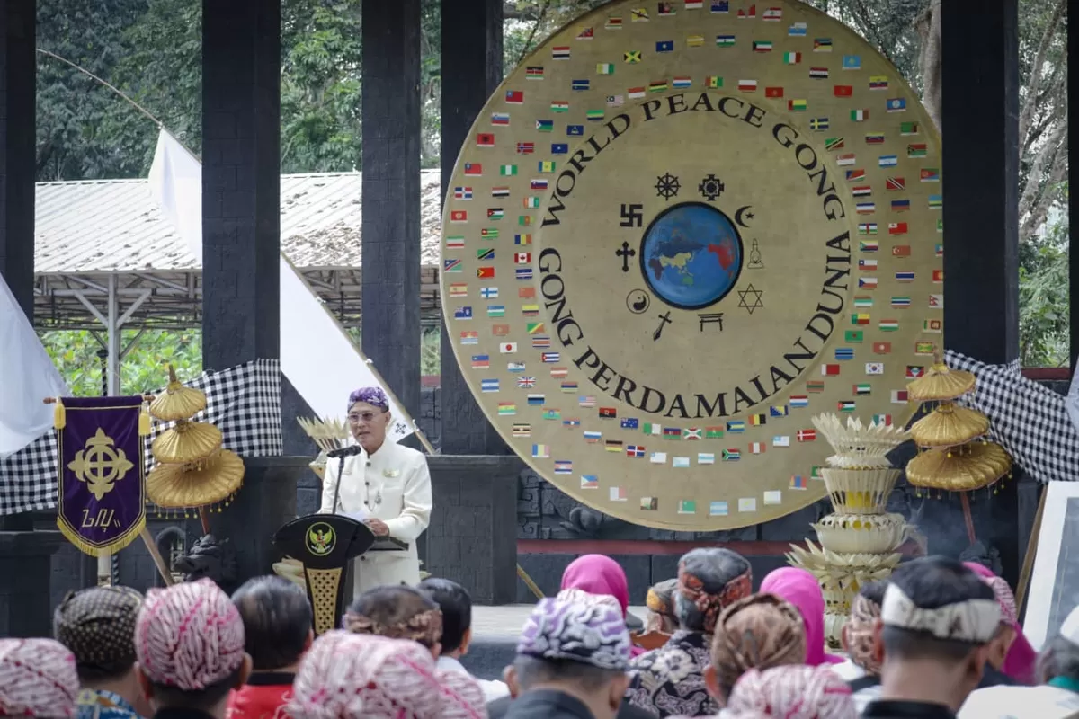 Bupati Ciamis Herdiat Sunarya menyampaikan pidato pada Milangkala ke-17 Gong Perdamaian Dunia (Ist)