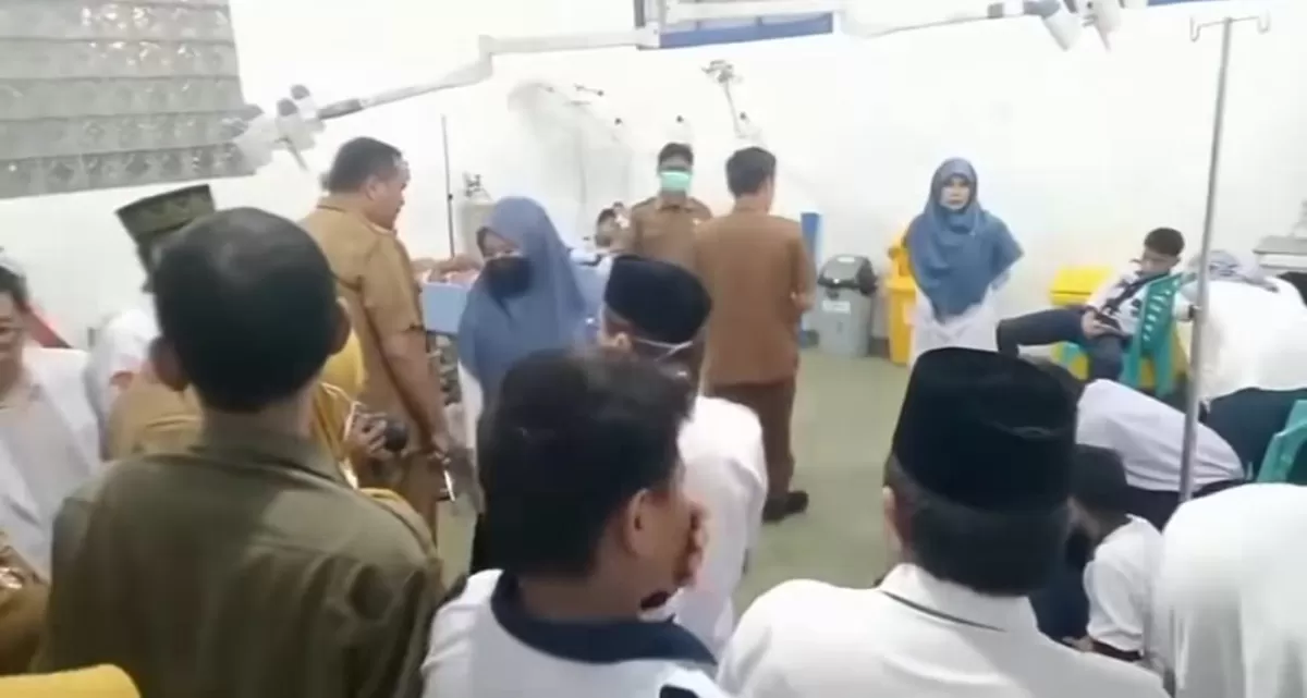 Kasus dugaan keracunan MBG karena menu ayam tepung di MTsN1 Kota Pariaman, Sumatera Barat. (Threads/zumaahmad9)