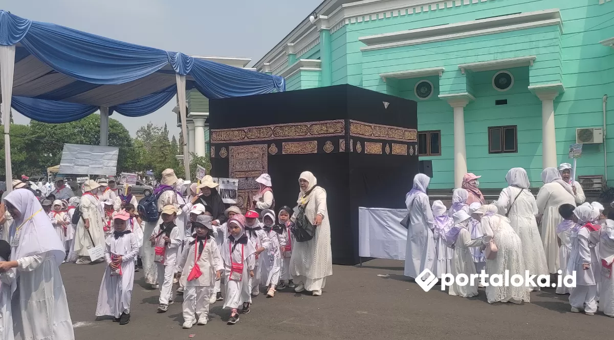 Peragaan manasik haji anak diikuti oleh sekitar 10 ribu siswa RA se-Kabupaten Ciamis (Portaloka.id/Arman)