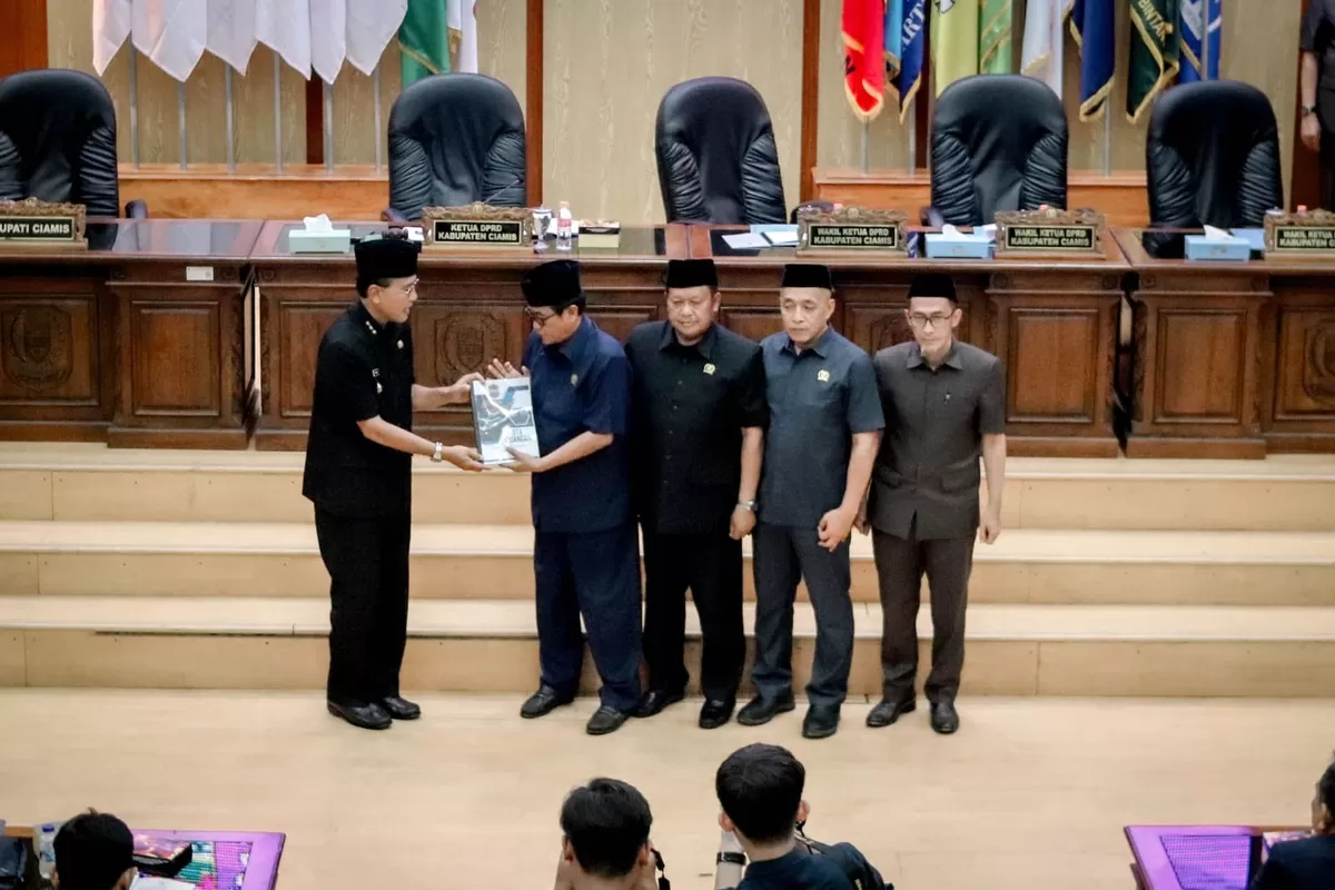 Penyampaian RAPBD Ciamis 2027 oleh Bupati kepada Ketua DPRD Kabupaten Ciamjs (Ist)